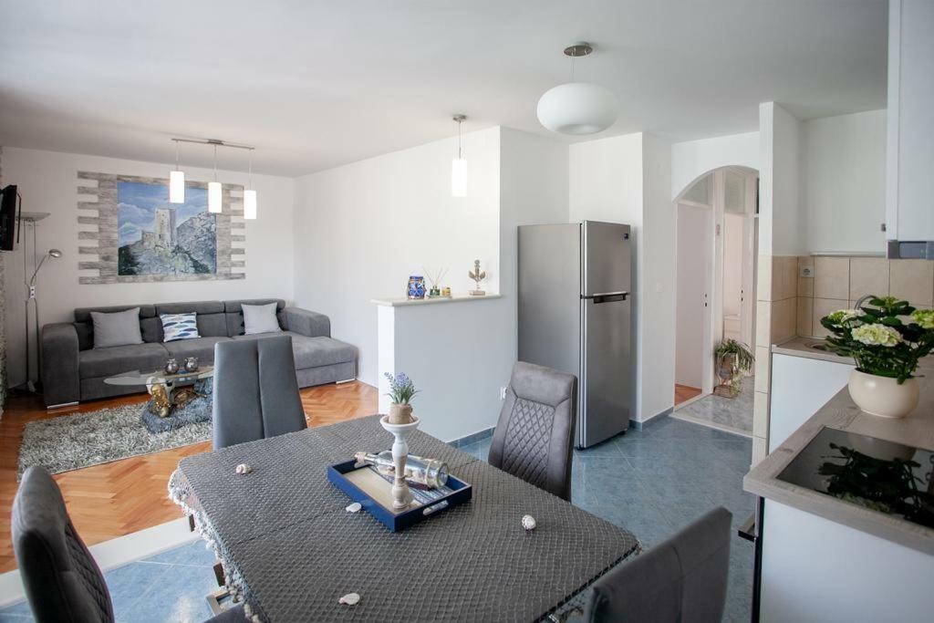 Newly Renovated Apartment "Marin" In The Center! Оміш Екстер'єр фото
